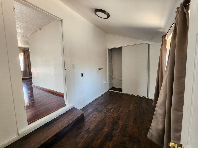 Building Photo - 1347 Genevieve St