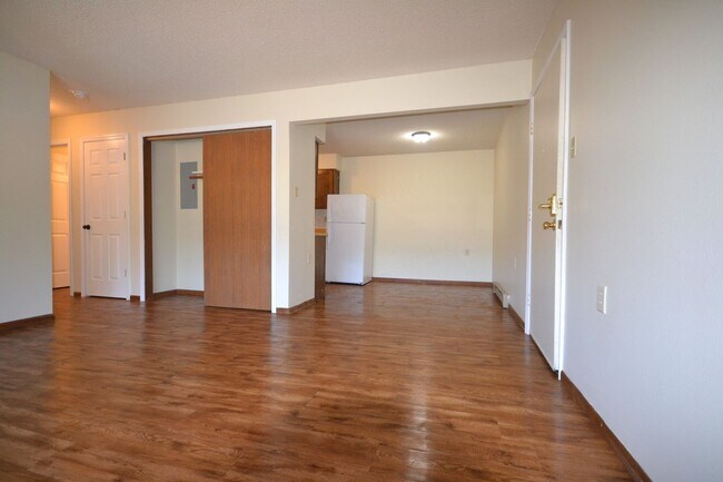 Building Photo - Warsaw Apartments