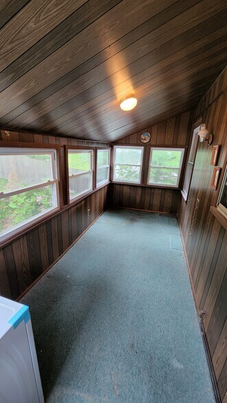 Building Photo - 132 Montclair Ave