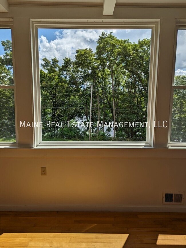 Building Photo - 54 Penobscot St