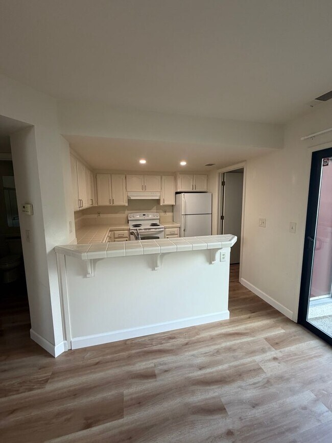 Building Photo - Beautifully Updated 2-bedroom 2 bath home blocks from Downtown Martinez!