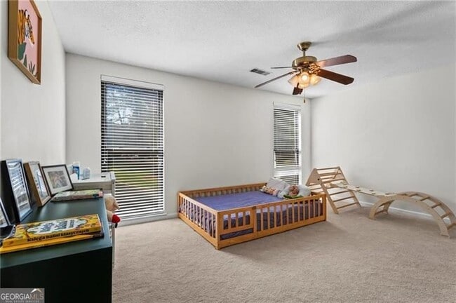 Building Photo - 1028 Riverbend Club Dr SE