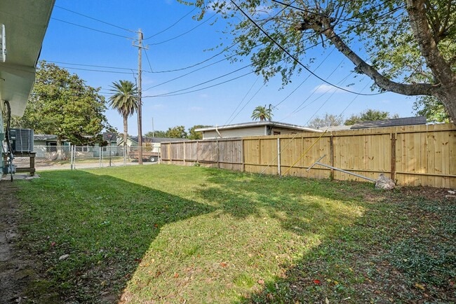 Building Photo - 130 San Fernando Dr