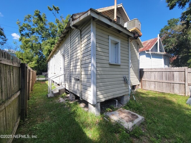 Building Photo - 1327 Cleveland St