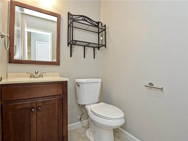 Building Photo - 605 Amaryllis Ave