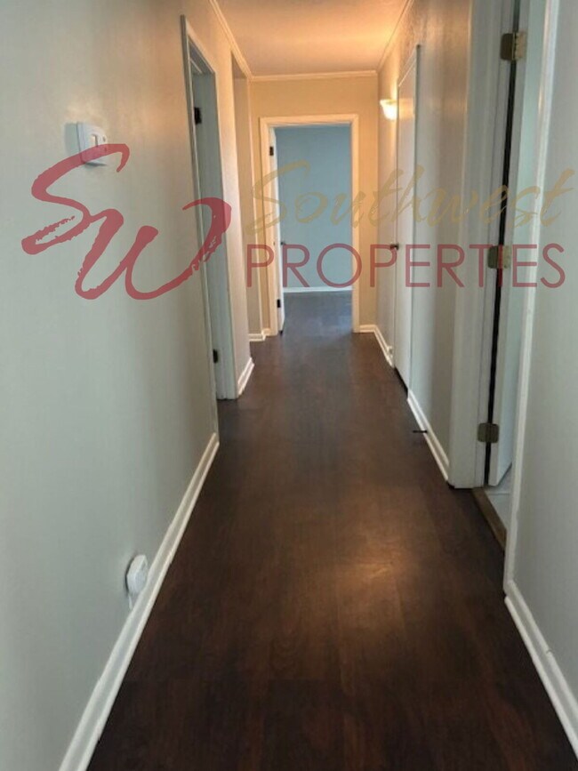 Building Photo - Spacious, bright updated 4 bedroom 3 bath close to campus!!