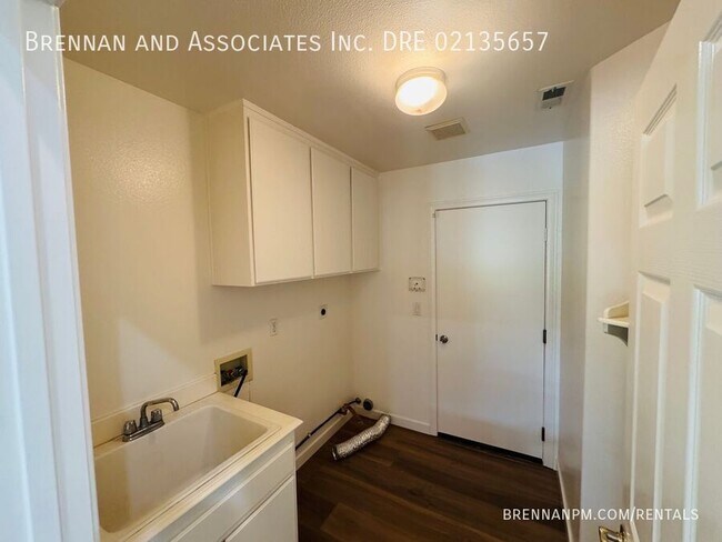Building Photo - 835 Calle Lagasca