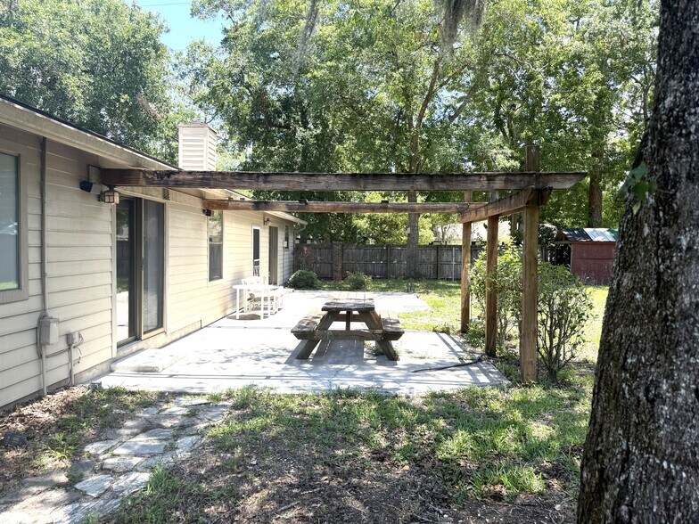 Building Photo - 3956 Cedar Cove Ln