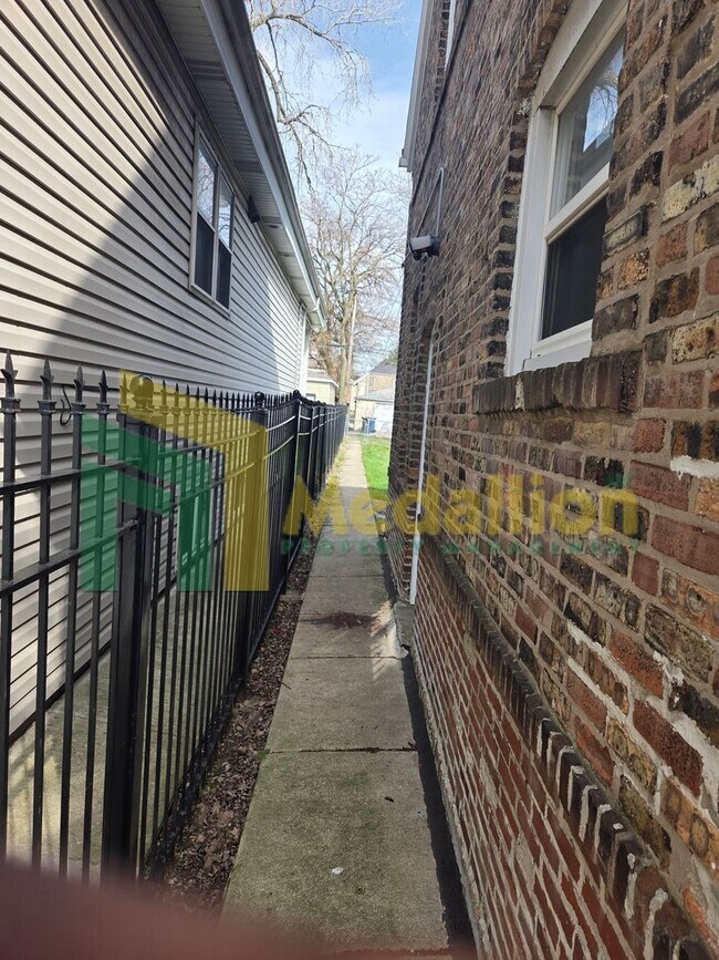 Building Photo - Updated 3-Bedroom Home with Sunroom and Backyard Space