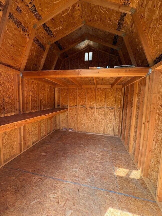 Building Photo - SE Visalia home Available Now!