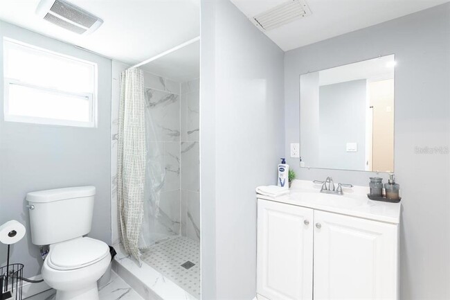 Building Photo - 4317 E Regnas Ave