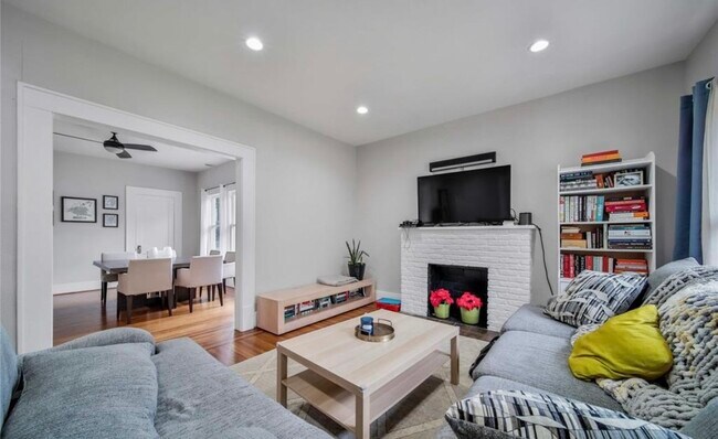 Building Photo - 4614 Park Dr