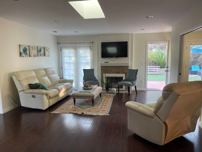 Building Photo - 14680 Penasquitos Dr