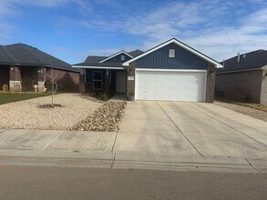 Building Photo - Pre leasing for July: 3/2 located in Upland Crossing!