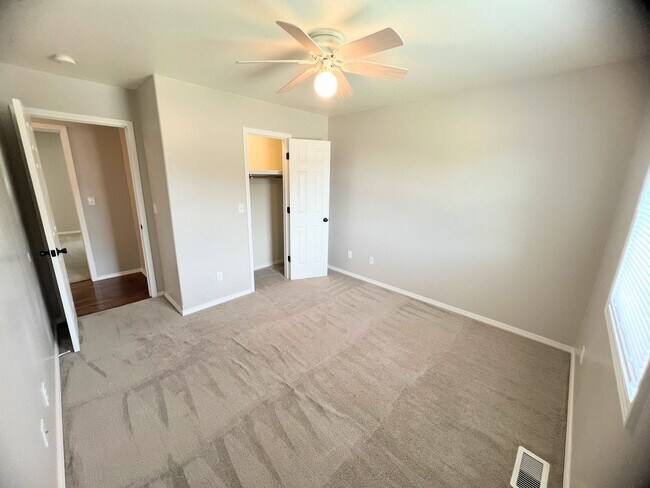 Building Photo - Fenced home close to FLW!