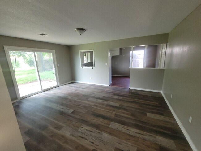 Building Photo - 4904 NW 29th St