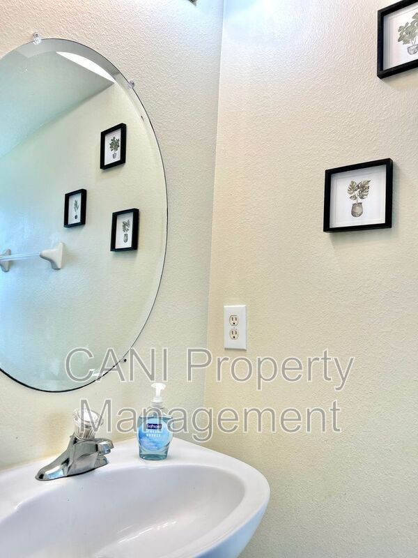 Building Photo - 1134 S Beach Cir