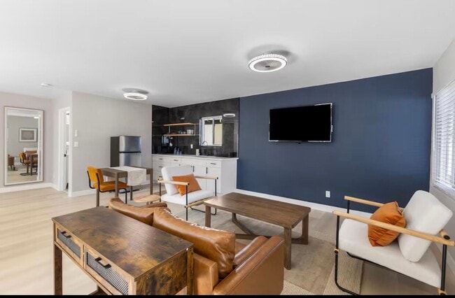 Building Photo - Furnished One Bedroom Cottage in Castro Valley