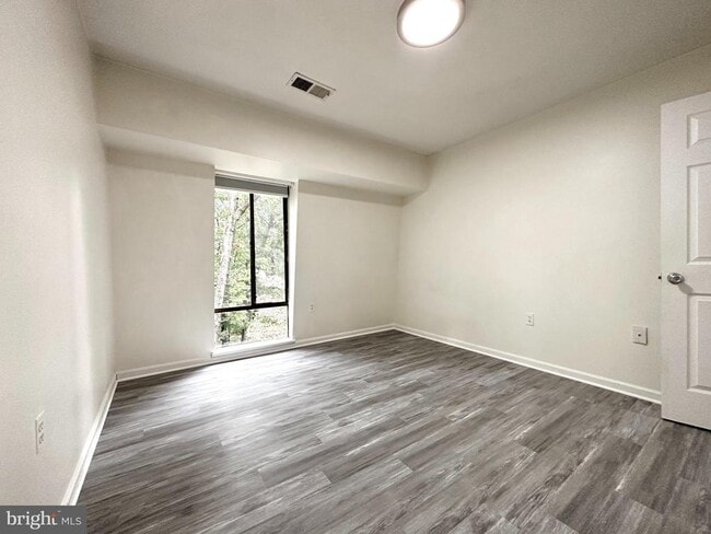 Building Photo - 8119 Inverness Ridge Rd