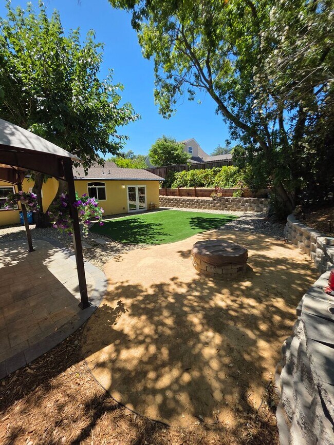 Building Photo - Endearing 4/2 Top of the Line Remodel in Concord's Canterbury Neighborhood