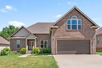 Building Photo - 3 Bedroom 2 Bath Home For Rent Near Post!