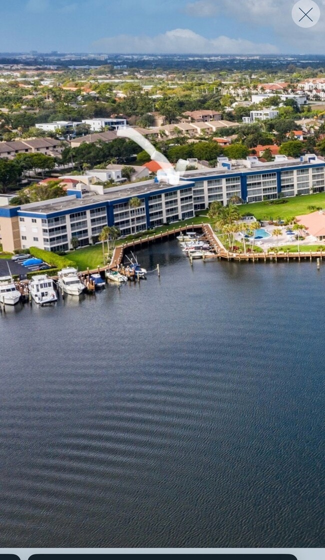 Building Photo - 951 Spanish Cir