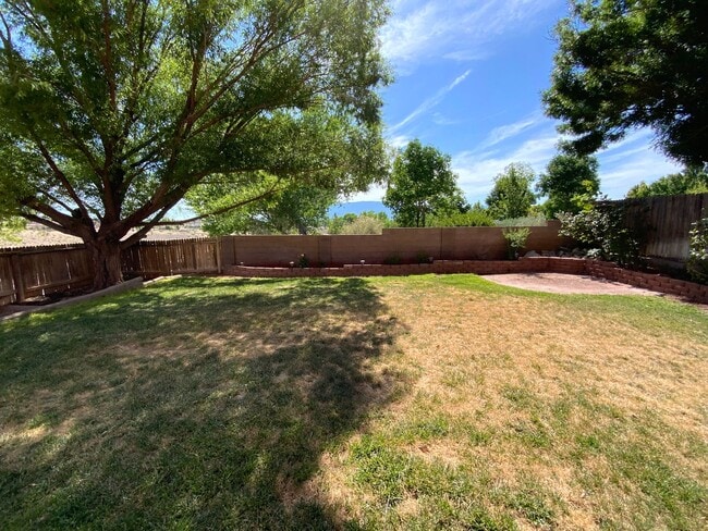 Building Photo - 4 Bedroom Home Available Near Golf Course ...