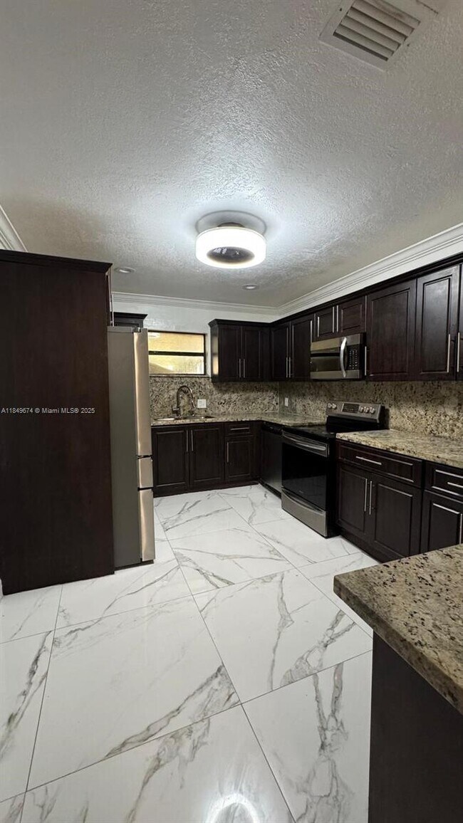 Building Photo - 15775 N Miami Ave