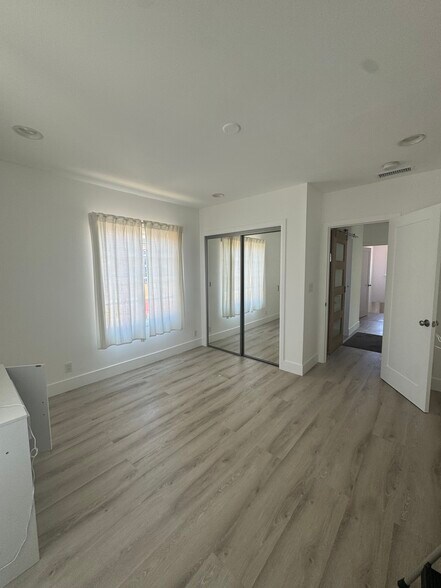 back room top unit - 1339 S Mansfield Ave