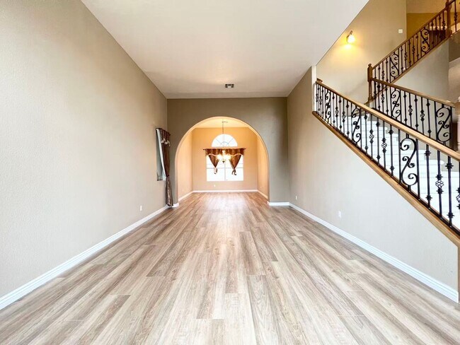 Building Photo - 2105 Eaglepath Cir