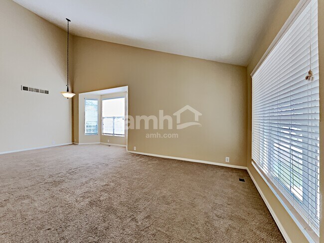 Building Photo - 15625 E 99th Ave