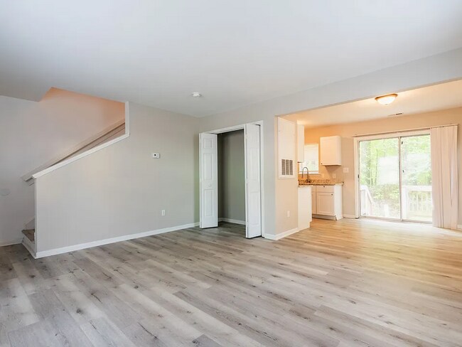 Building Photo - 606 Hilltop Dr