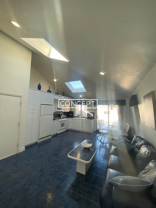 Building Photo - 79 Harvey St