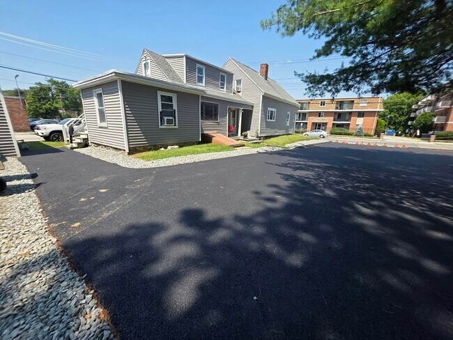 Building Photo - 154 Pleasant St