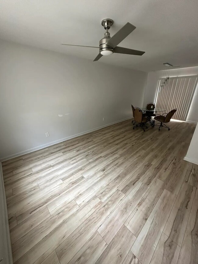 Building Photo - 283 Flagstone Way