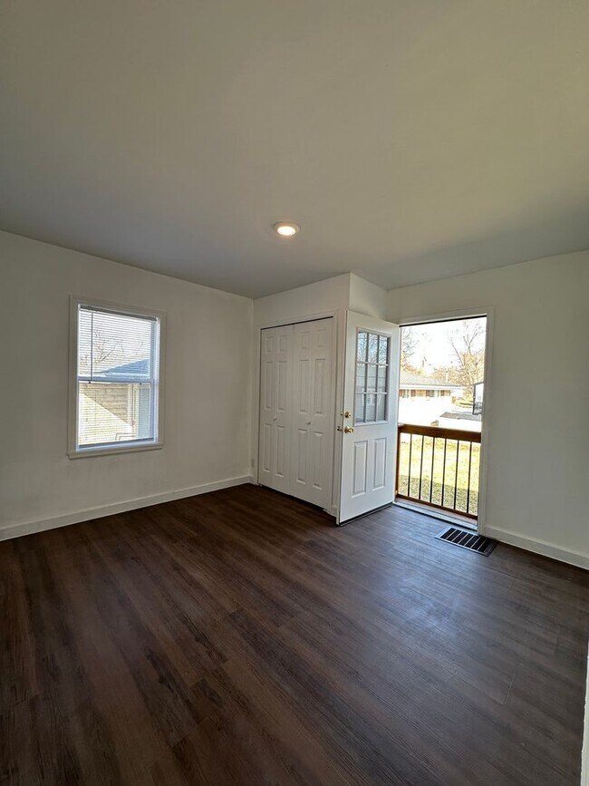 Building Photo - Immediate Move-In! Renovated 2BR House Near Ball State w/ Fireplace & Outdoor Space