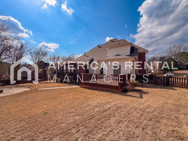 Building Photo - Spacious Five Bedroom Residence in Meadowbrook!