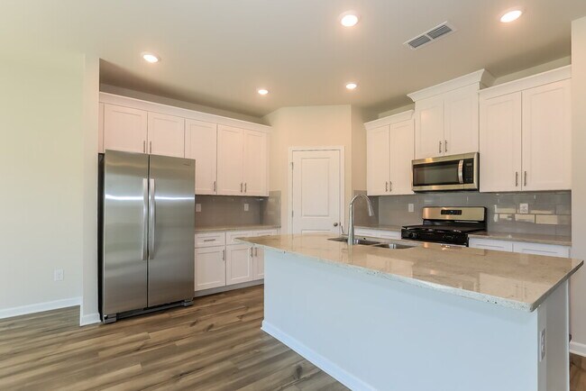 Building Photo - 739 Sara Mdw Rd