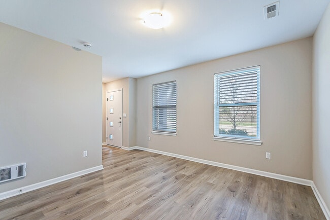 Building Photo - 2150 Park Dr