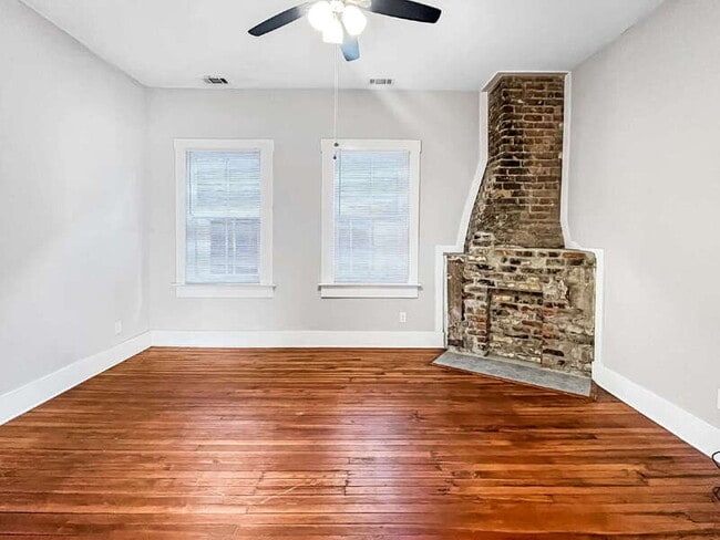 Building Photo - 1012 E Park Ave