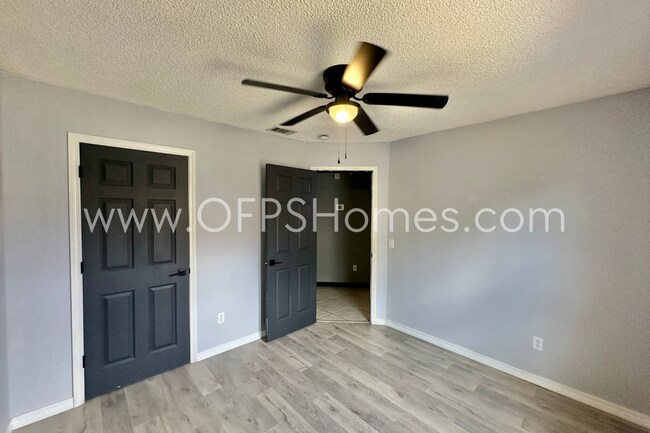 Building Photo - MOVE IN SPECIAL! $500 off first month's rent
