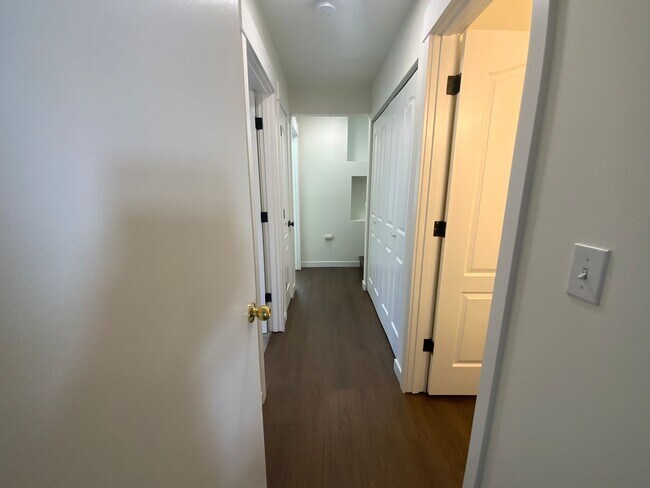 Building Photo - * Gated Community * Newly Remodel 3 bed- 2...