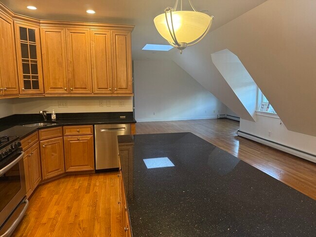 Building Photo - 103 Sewall Ave