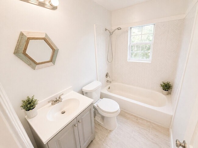 Building Photo - 5103 Willow Glen Dr