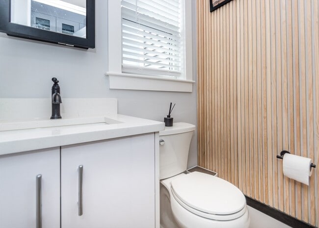 Building Photo - 29 Cherry St