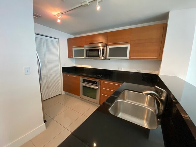 Building Photo - 253 NE 2nd St