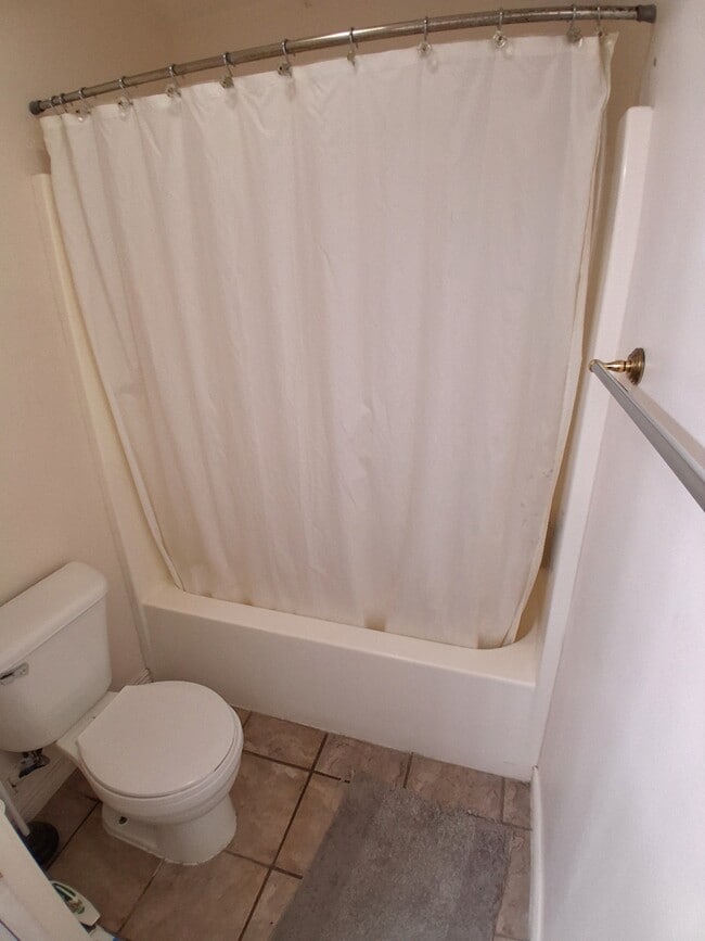 Building Photo - 654 E 700 N