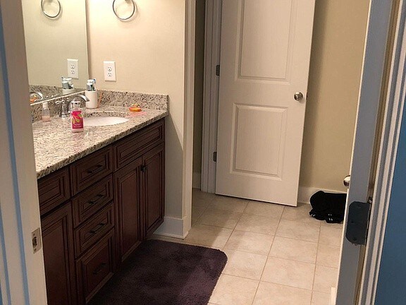 Building Photo - 955 Ryecroft Ln