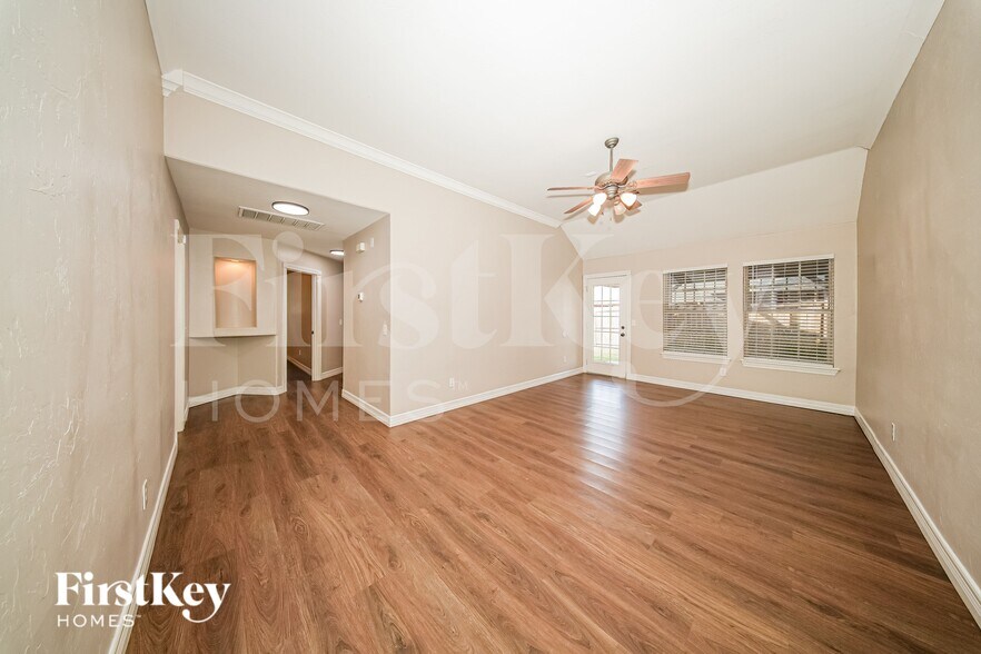 Building Photo - 17205 Vitoria Dr
