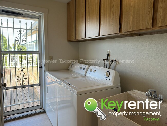 Building Photo - 3422 N Bristol St